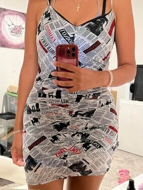 WEAREVER NEWSPAPER PRINT SLEEVELESS RUCHED MINI DRESS WHITE BLK BLUE PINK SZ L